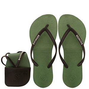 Salvatos Foldable Flip Flops